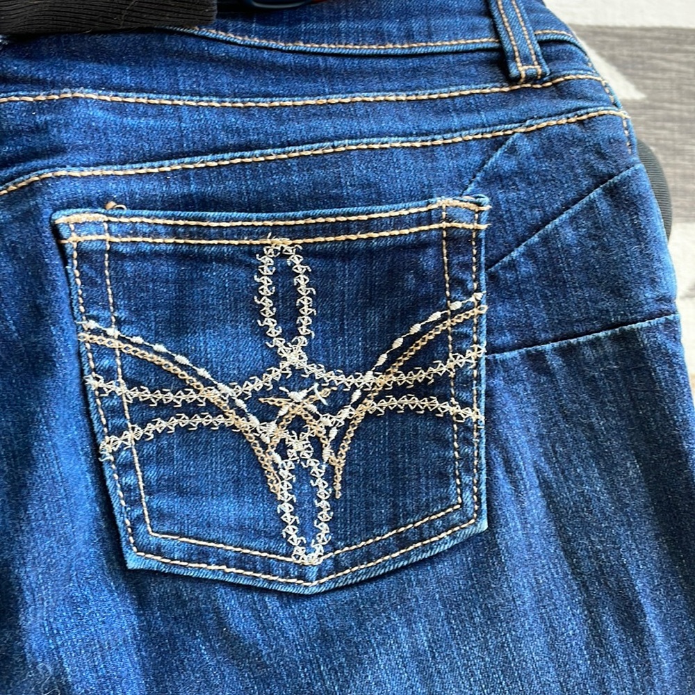 Wrangler Cow Girl jeans - mid rise dark blue denim wash.